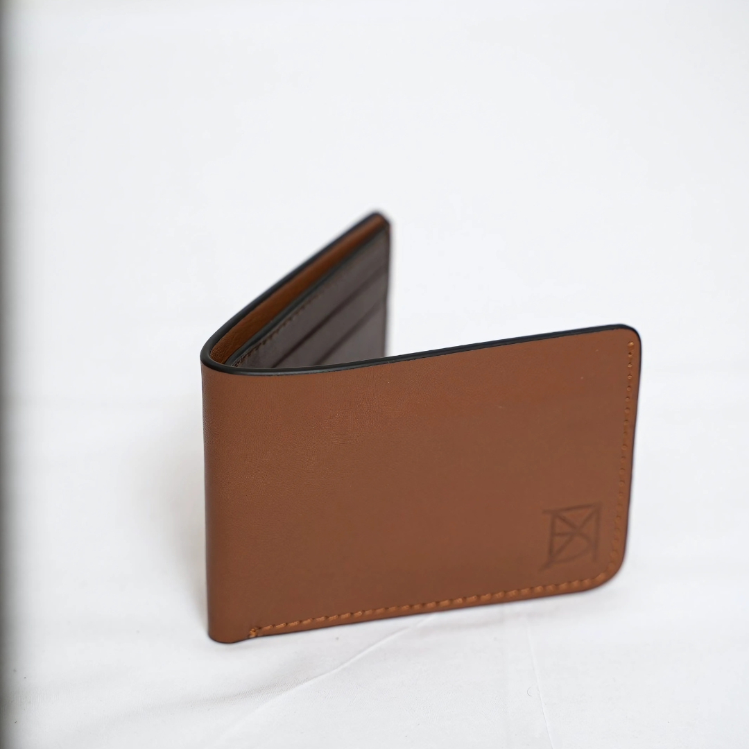 Premium Dollar-Size Wallet with Magnetic Closure by BM7