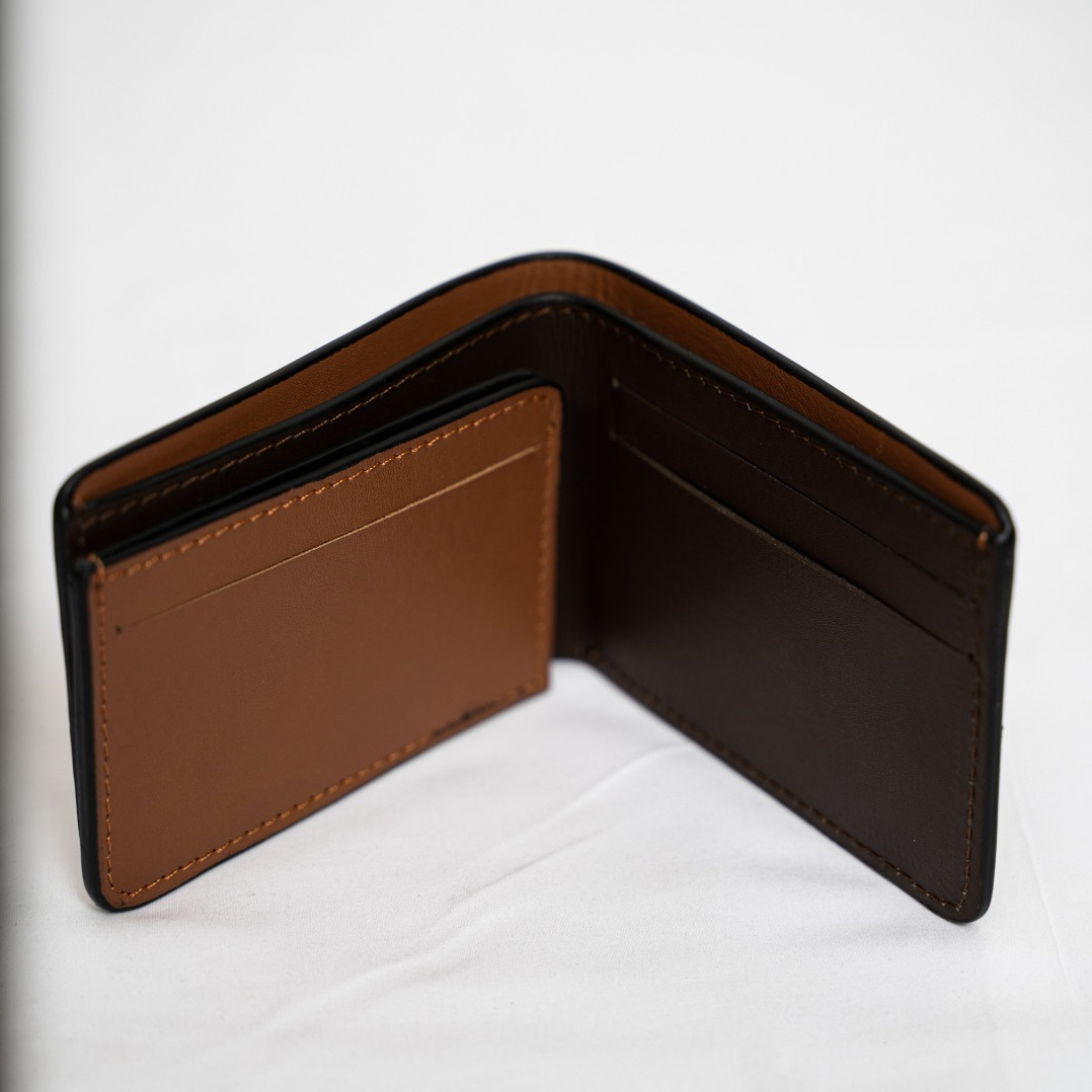 Premium Dollar-Size Wallet with Magnetic Closure by BM7