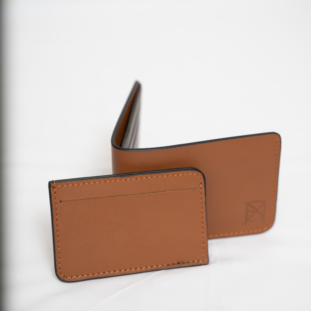 Premium Dollar-Size Wallet with Magnetic Closure by BM7